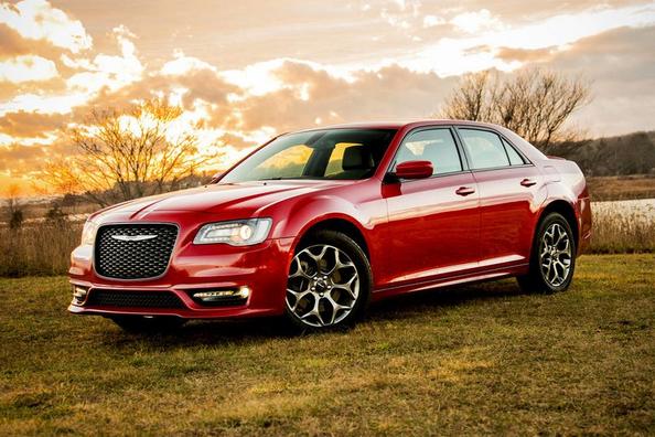 Обзор седана Chrysler 300 второго поколения