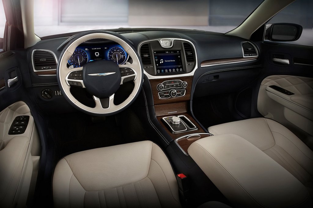 Обзор седана Chrysler 300 второго поколения