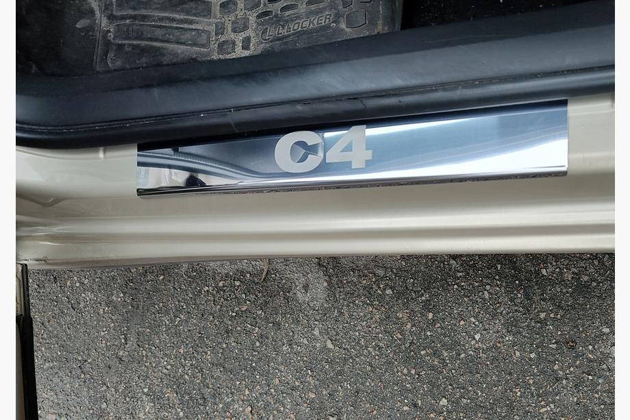 Citroen C-4 2004-2010 гг. Накладки на пороги Carmos нержавейка Image
