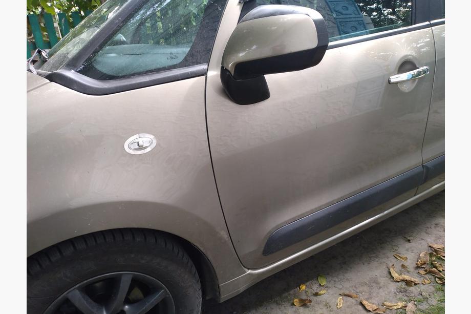 Citroen C-3 Picasso 2010-2017 гг. Окантовка поворотника Carmos (2 шт., нержавейка) Image