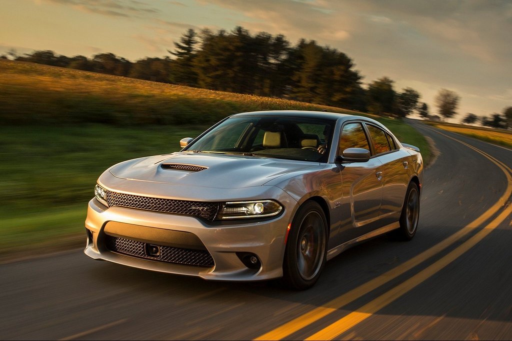 Спортивный седан Dodge Charger седьмого поколения
