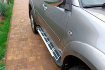 Mitsubishi Pajero Sport 2008-2015 гг. Боковые Подножки Sunrise (2 шт., Алюминий) фото 1