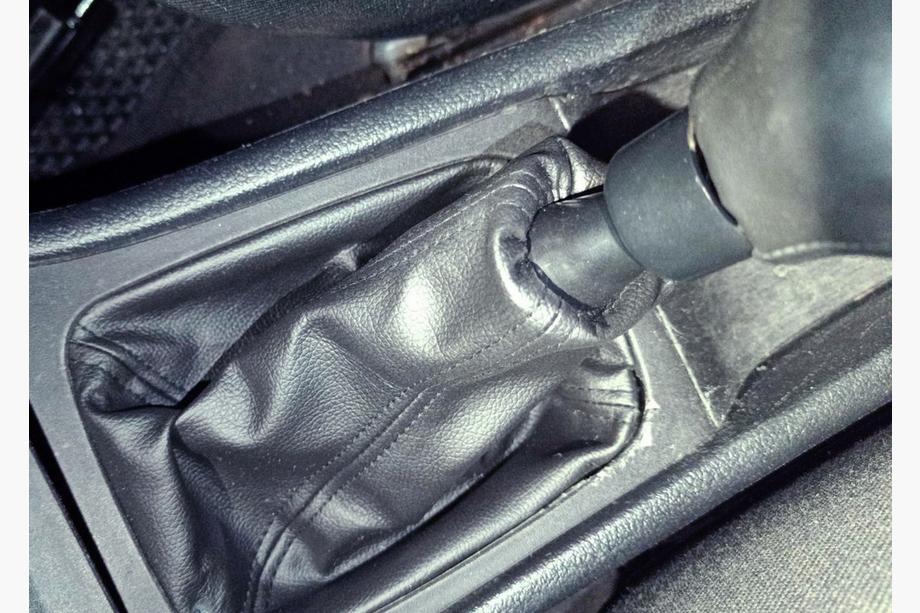 Opel Astra G classic 1998-2012 гг. Чехол КПП V1 (с рамкой) Image