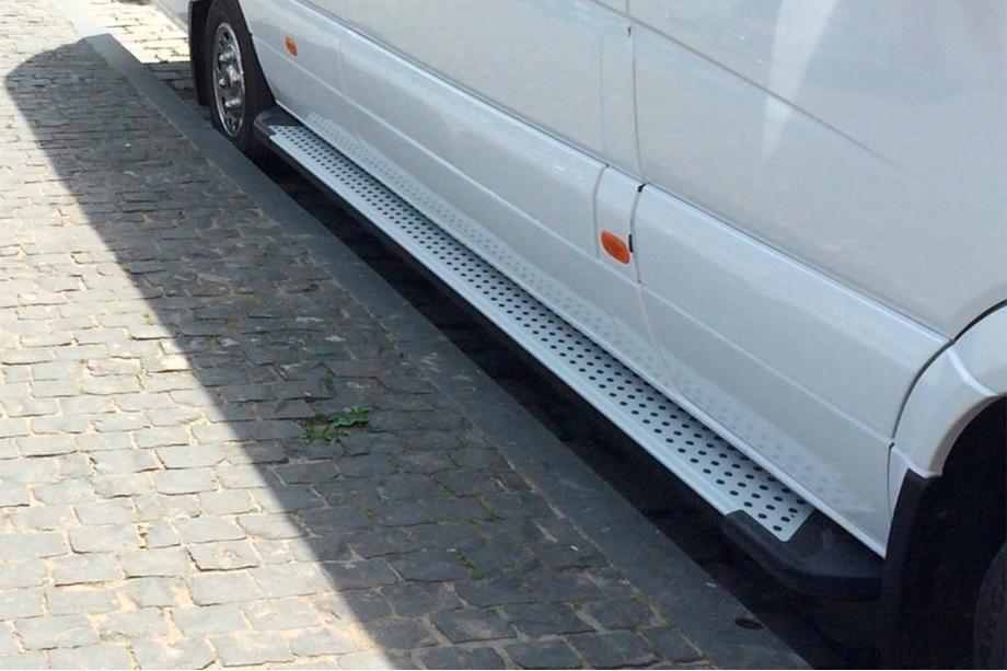 Mercedes Sprinter W907/W910 2018- гг. Боковые Подножки Allmond Grey (2 шт., Алюминий) Image
