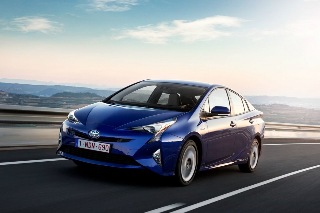 Четвертое поколение гибридного хэтчбека Toyota Prius