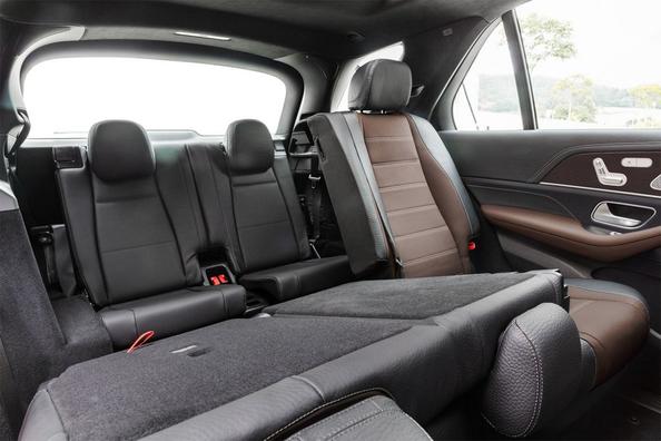 Премиальный кроссовер Mercedes-Benz GLE нового поколения фото 9