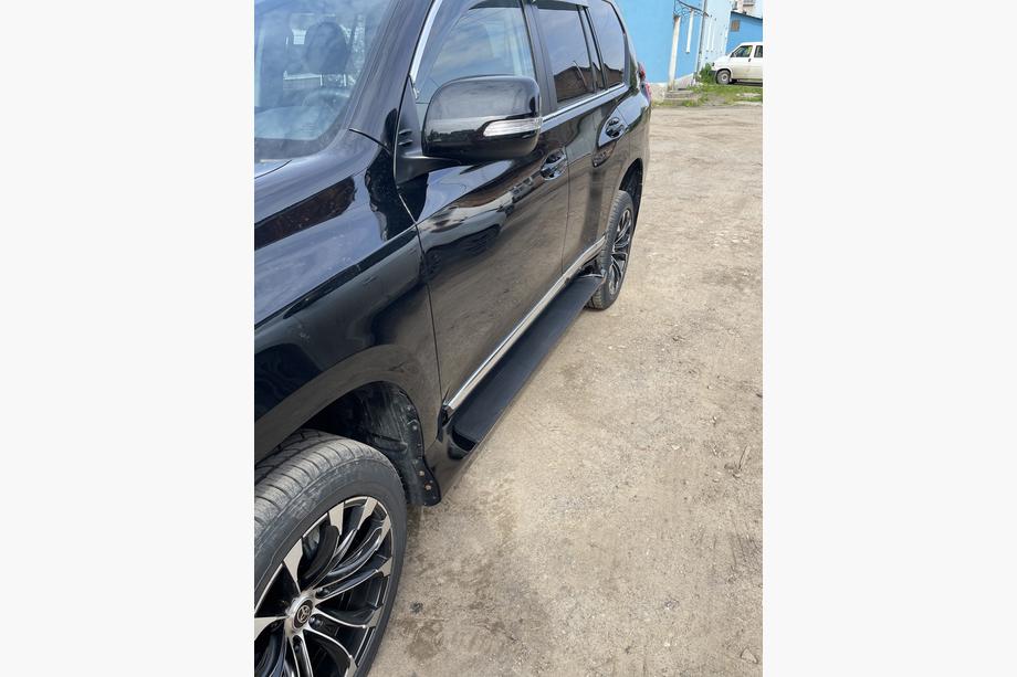 Toyota Land Cruiser Prado 150 2009-2023 гг. Боковые Подножки GX-Style (2 шт., Алюминий) Белый (серая подножка) Фото 8