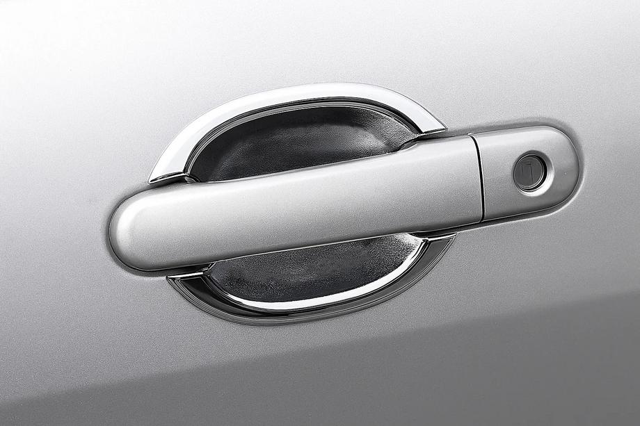 Nissan Tiida 2004-2011 гг. Чашечки под ручки дверей (4 шт, пластик) Image