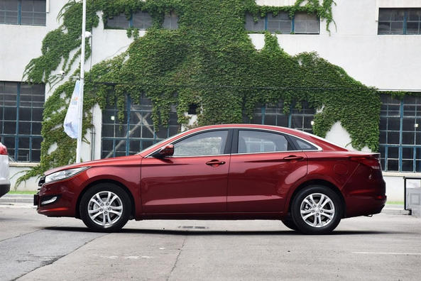 Второй обзор седана FAW Besturn B50 второго поколения фото 8