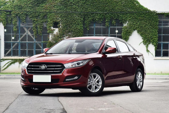 Второй обзор седана FAW Besturn B50 второго поколения фото 1
