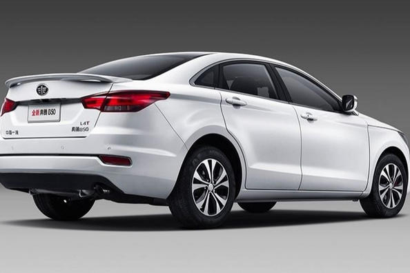 Второй обзор седана FAW Besturn B50 второго поколения фото 3