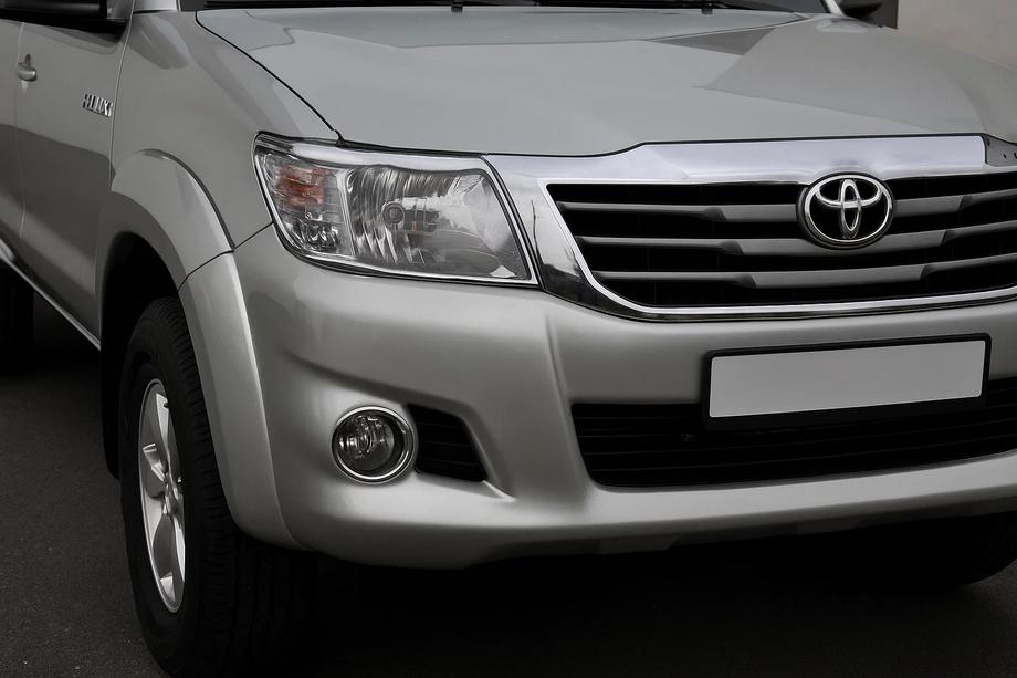 Toyota Hilux 2006-2015 гг. Накладки на фары (2 шт, пластик) Image