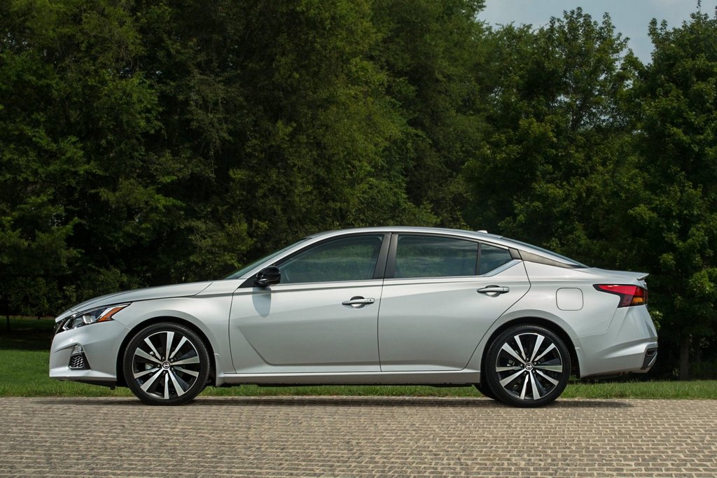 Шестое поколение седана Nissan Altima