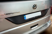 Volkswagen T6 2015-2024 гг. Пластиковая накладка на крышку багажника Красный фото 1