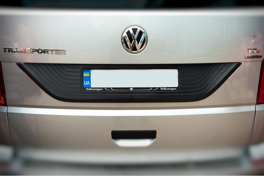Volkswagen T6 2015-2024 гг. Пластиковая накладка на крышку багажника Черный Фото 3