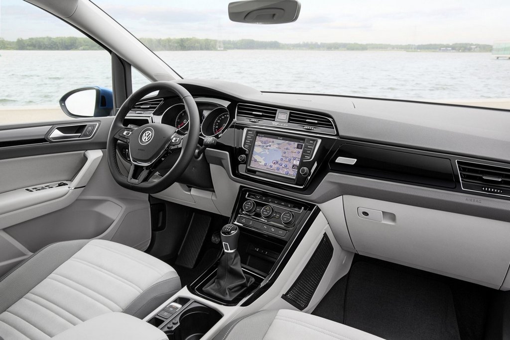 Обзор компактного минивэна Volkswagen Touran