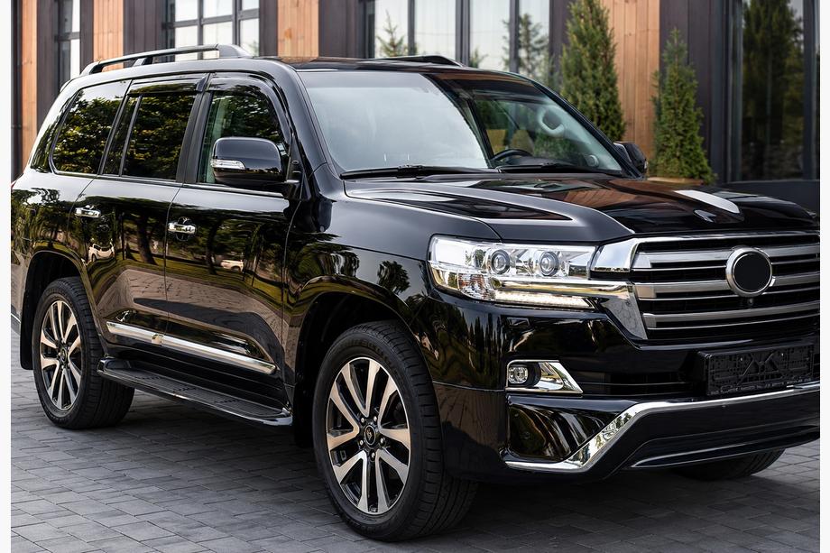 Toyota Land Cruiser 200 2007-2021 гг. Комплект обвеса 2016-2021 (Executive 2016) Черный Фото 9