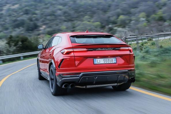 Обзор кроссовера Lamborghini Urus фото 9