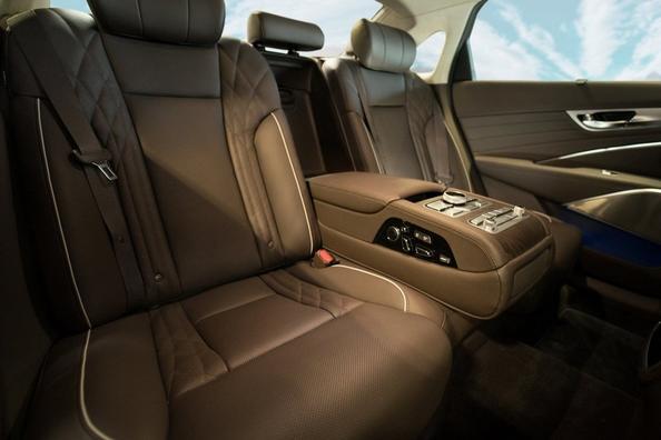 Представительский седан KIA K900 фото 7