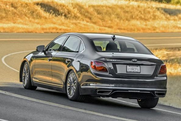 Представительский седан KIA K900 фото 4