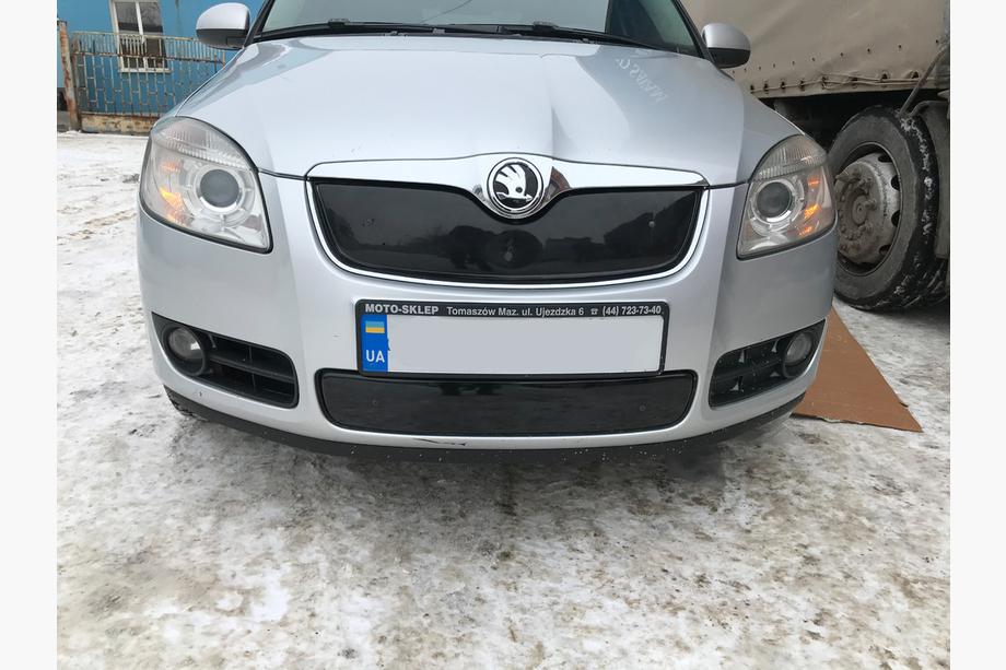 Skoda Fabia 2007-2014 гг. Зимняя накладка на решетку радиатора (2007-2010, верхняя) Глянцевая Фото 4