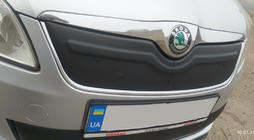 Skoda Fabia 2007-2014 гг. Зимняя накладка на решетку радиатора (2011-2014, верхняя) фото 1