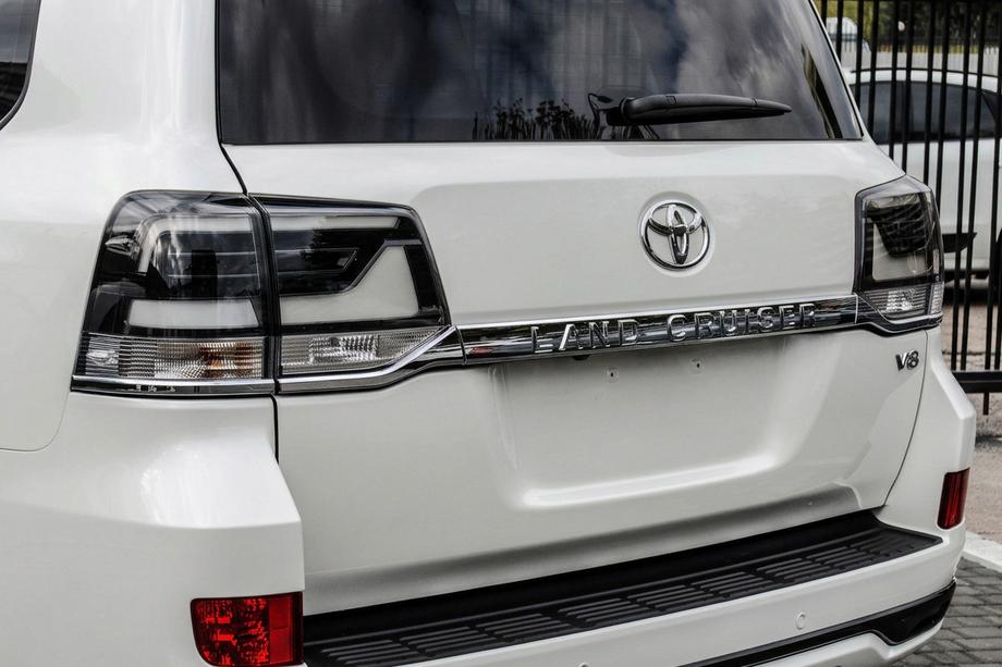 Toyota Land Cruiser 200 2007-2021 гг. Задние Фонари 2016+ (Executive Black) Image