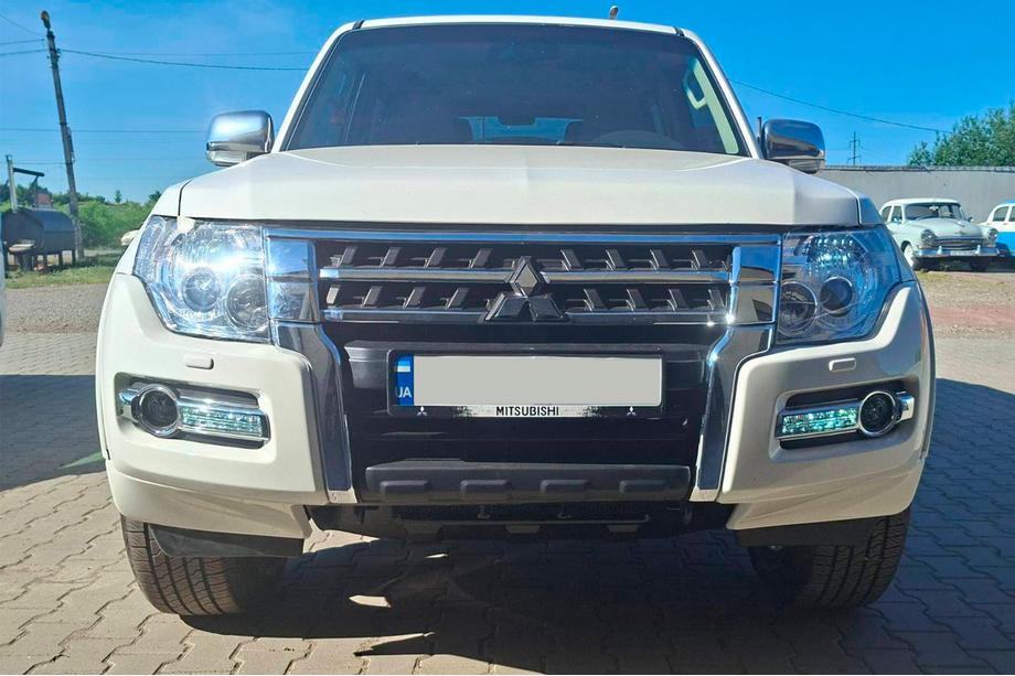 Mitsubishi Pajero Wagon IV 2006-2021 гг. Комплект Рестайлинга (Передний Бампер) Image