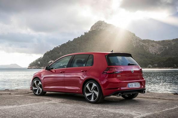 Обзор заряженной модификации хэтчбека Volkswagen Golf GTI
