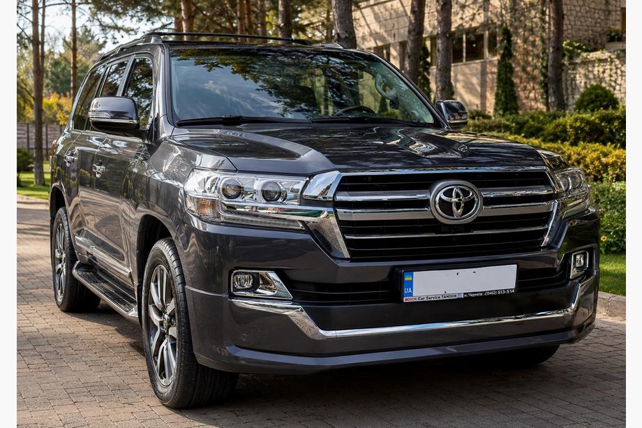 Toyota Land Cruiser 200 2007-2021 гг. Комплект обвесов 2016-2021 (Executive 2019) Черный Фото 7