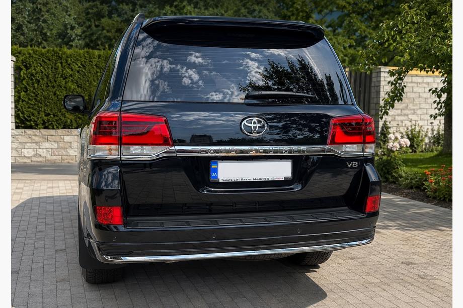 Toyota Land Cruiser 200 2007-2021 гг. Комплект обвесов 2016-2021 (Executive 2019) Черный Фото 8