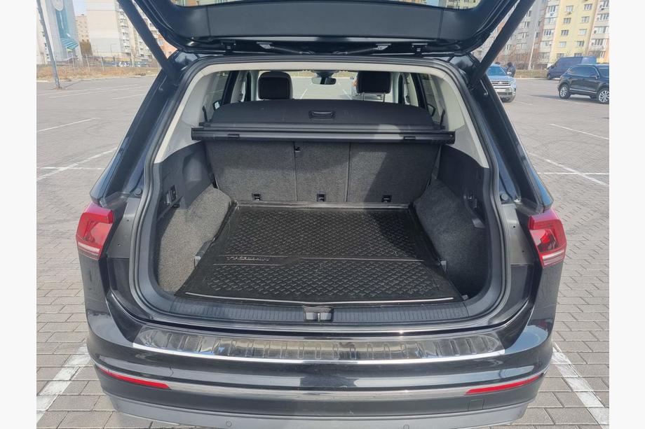 Volkswagen Tiguan 2016-2023 гг. Накладка на задний бампер нержавейка (Carmos) Image