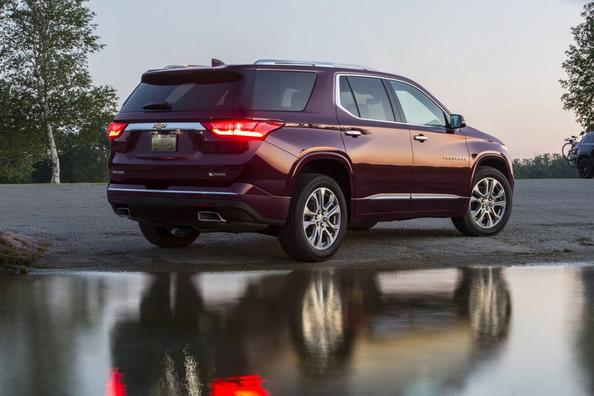 Обзор кроссовера Chevrolet Traverse фото 2