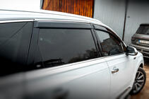 Audi Q7 2015–2026 гг. Ветровики с хромированным молдингом (4 шт, HIC) фото 3