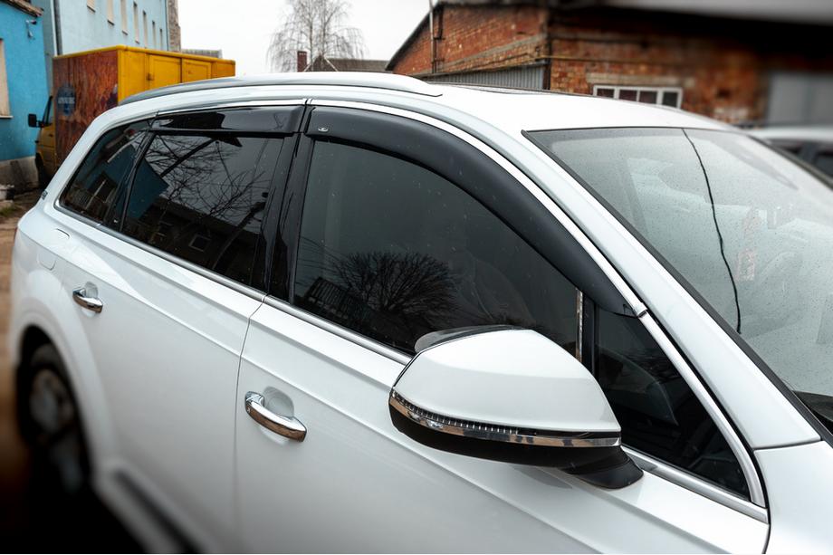 Audi Q7 2015–2026 гг. Ветровики с хромированным молдингом (4 шт, HIC) Image