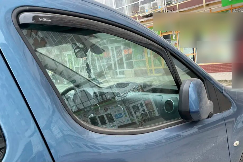 Citroen Berlingo 2008-2018 гг. Ветровики вставные (2 шт, HIC) Image