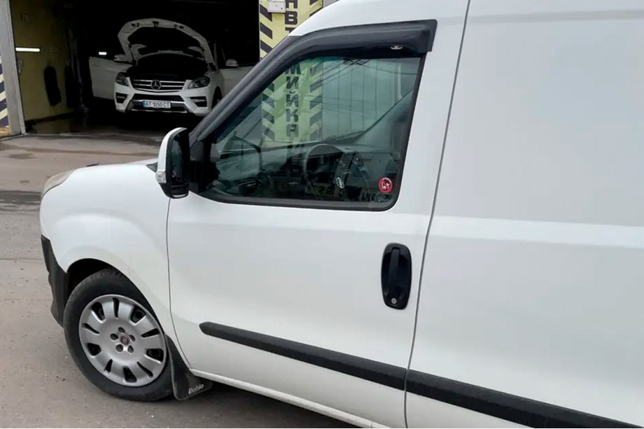 Fiat Doblo II 2010-2022 гг. Ветровики на окна (2 шт, HIC) Image