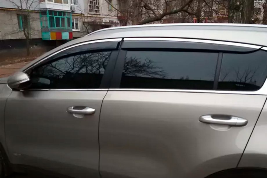 Kia Sportage 2015-2021 гг. Ветровики с хромированным молдингом (4 шт, HIC) Image