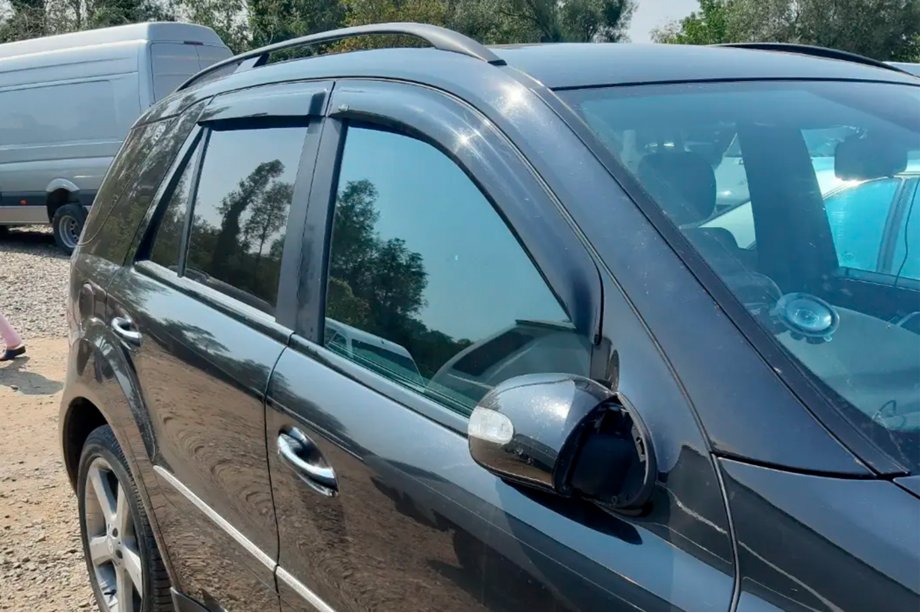 Mercedes ML W164 2005-2011 гг. Ветровики на окна (4 шт, HIC) Фото 4