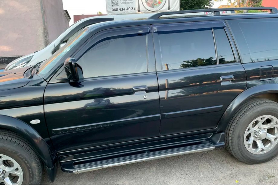 Mitsubishi Pajero Sport 1996-2007 гг. Ветровики на окна (4 шт, HIC) Image