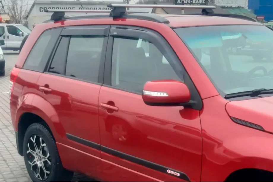 Suzuki Grand Vitara 2005-2017 гг. Ветровики на окна (4 шт, HIC) Image