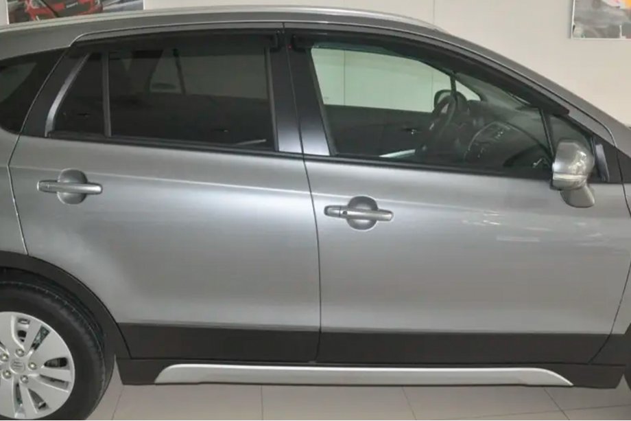 Suzuki SX4 S-Cross 2013-2016 гг. Ветровики на окна (4 шт, HIC) Фото 2