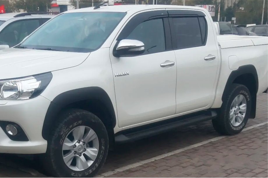Toyota Hilux 2015- гг. Ветровики на окна (4 шт, HIC) Image
