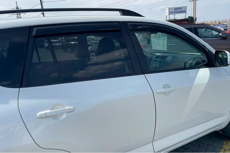 Toyota Rav 4 2006-2013 гг. Ветровики на окна (4 шт, HIC) Фото 5