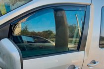Volkswagen Caddy 2004-2010 гг. Ветровики вставные (2 шт, HIC) фото 8