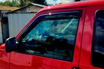 Volkswagen T4 Caravelle/Multivan 1990–2003 гг. Ветровики на окна (2 шт, HIC) фото 1
