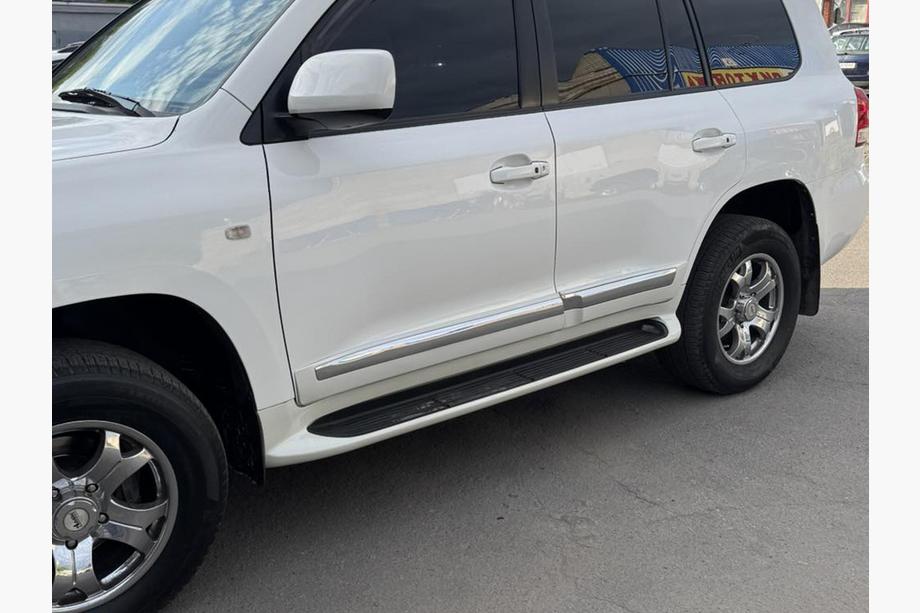 Lexus LX570/450d 2008-2022 гг. Боковые пороги с LED (дизайн Lexus 2012-2016) Черные Фото 9