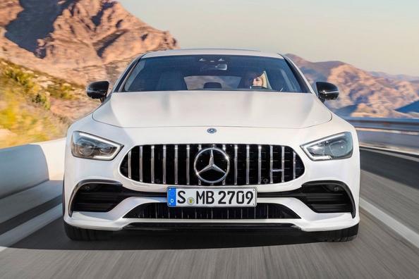 Обзор спортивного лифтбека Mercedes-Benz AMG GT 4-Door Coupe фото 12