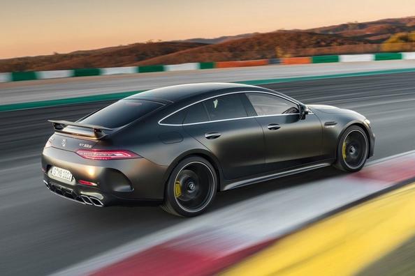Обзор спортивного лифтбека Mercedes-Benz AMG GT 4-Door Coupe фото 4