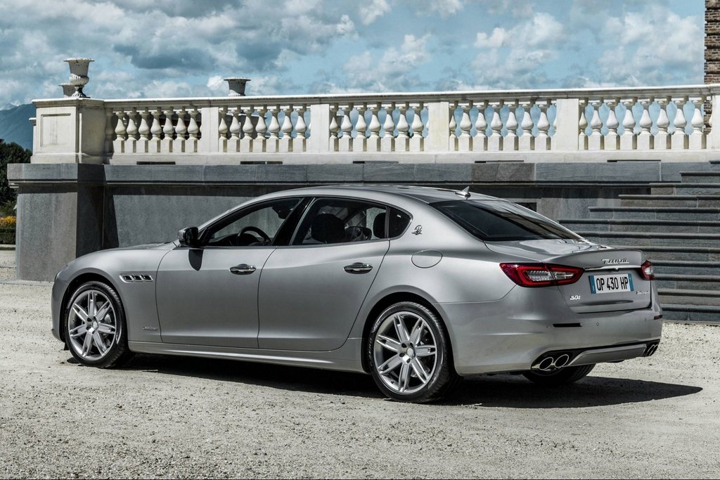 Престижный седан Maserati Quattroporte